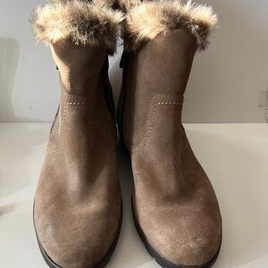 Women's Easy Spirit leather ankle faux lined boot size 9.5 M